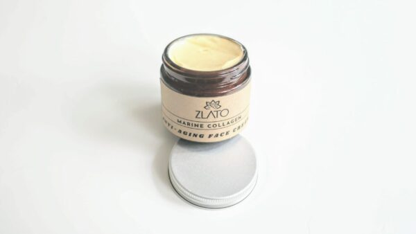 Facial cream with marine algae extract